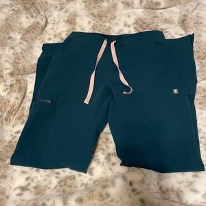 Figs scrub bottom Yola skinny in Caribbean blue , XS regular like new condition.